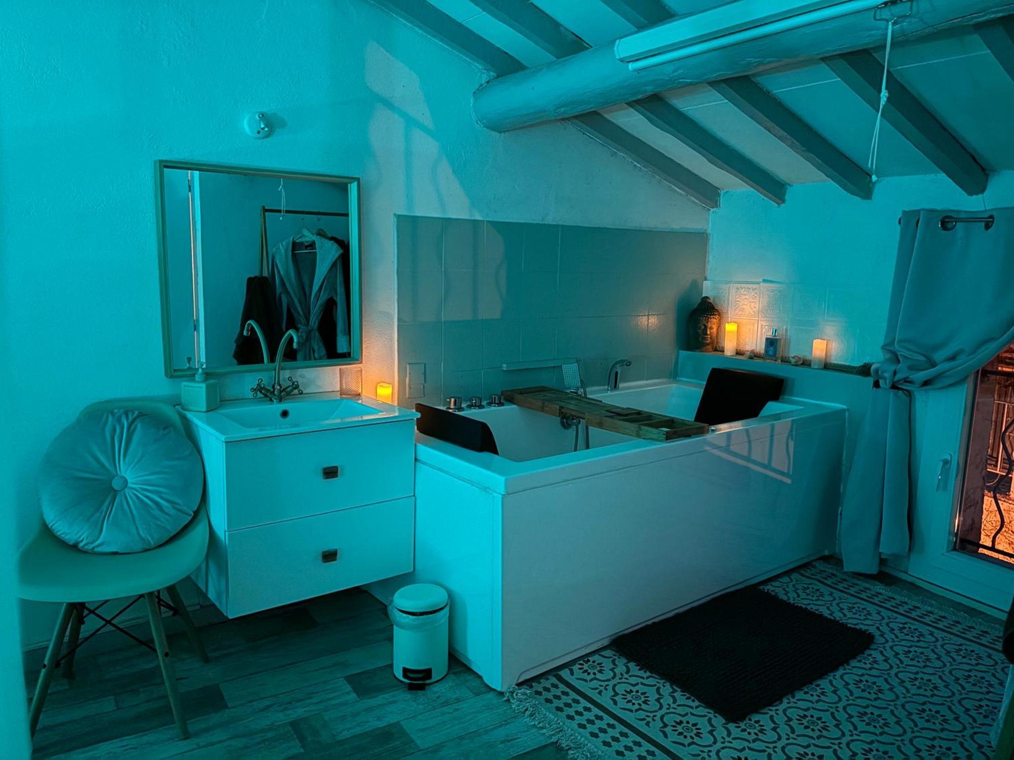 Love Appart Balneo Jacuzzi Romantique Insolite Le Barroux 外观 照片